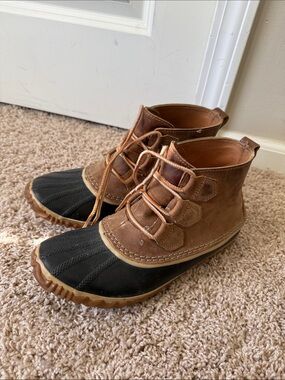 Sorel Brown and Black Lace-Up Waterproof Winter Boots